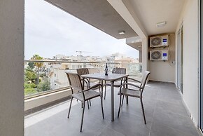Deluxe 2BR Apartment in Central St Julian's
