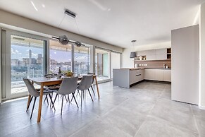 Stunning 3BR Apartment With Marina Views