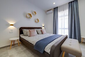 Perfect Location, Idyllic 2BR Apartment