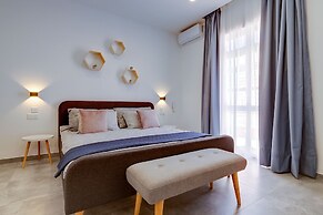 Perfect Location, Idyllic 2BR Apartment