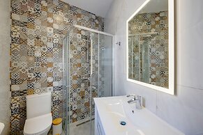 Perfect Location, Idyllic 2BR Apartment