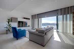Luxury Apartment With Valletta and Harbour Views