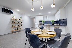 Art Deco Luxury Apartment, Central Location