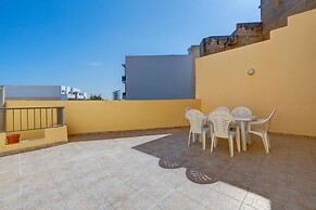 Modern 2 Bedroom Maisonette in Central Sliema