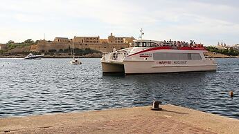 Deluxe Apartment With Valletta and Harbour Views