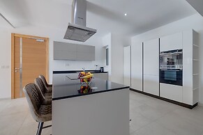 Deluxe Apartment With Valletta and Harbour Views
