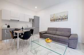 Modern 1BR Apartment, Central Location