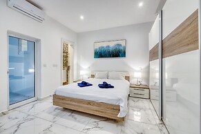 Modern 1BR Apartment, Central Location