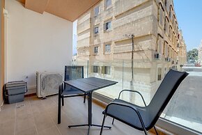 Chic 2BR Apartment, Ideal Location