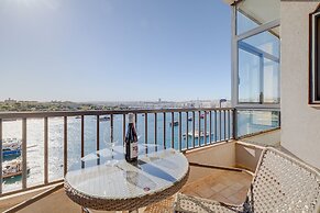Marvellous Apartment With Valletta and Harbour Views