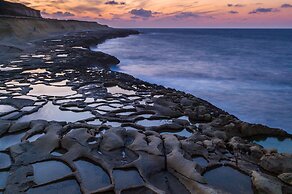 Stylish, Bright and Airy Apart in Central Bugibba