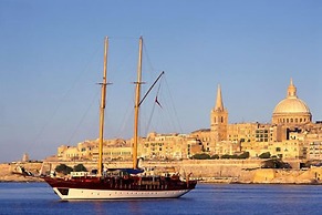 Stylish, Bright and Airy Apart in Central Bugibba