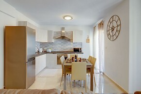 Stylish, Bright and Airy Apart in Central Bugibba