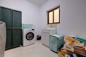 Stylish, Bright and Airy Apart in Central Bugibba