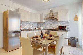Stylish, Bright and Airy Apart in Central Bugibba