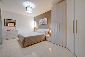 Stylish, Bright and Airy Apart in Central Bugibba