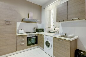 Modern 1BR Maisonette Steps From the Promenade