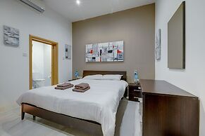 Modern 1BR Maisonette Steps From the Promenade