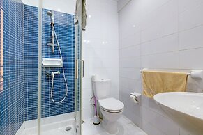 Modern 1BR Maisonette Steps From the Promenade