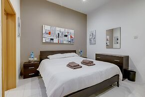 Modern 1BR Maisonette Steps From the Promenade