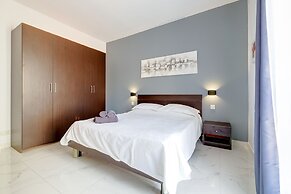 Idyllic Apartment Steps From the Promenade