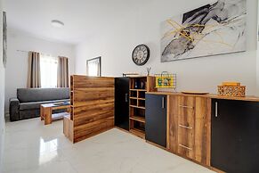 Idyllic Apartment Steps From the Promenade