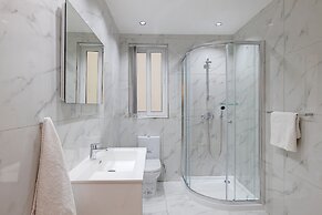 Cosy Apartment Steps to St George's Bay