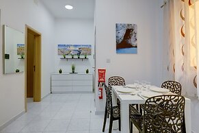 Cosy Apartment Steps From the Promenade