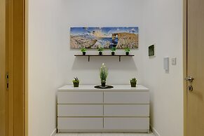 Cosy Apartment Steps From the Promenade