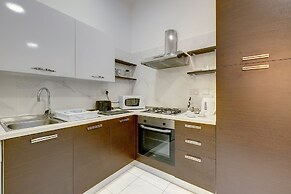 Cosy Apartment Steps From the Promenade