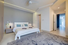 Stunning Apartment in a Central Location With Views