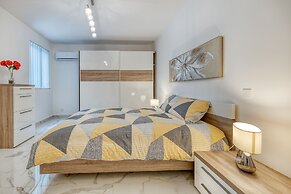 Splendid 2BR Apartment in Central St Julian's