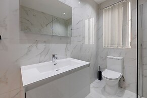 Stylish 2BR Apartment in Central St Julians