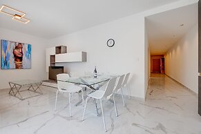 Stylish 2BR Apartment in Central St Julians