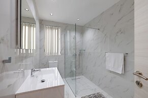 Stylish 2BR Apartment in Central St Julians