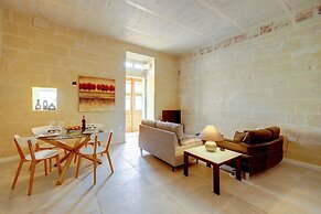 Stylish 2BR Apartment in Valletta