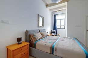Stylish 2BR Apartment in Valletta