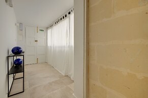 Stylish 2BR Apartment in Valletta