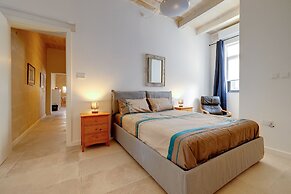 Stylish 2BR Apartment in Valletta