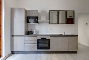 Chic 2BR Apartment, Ideal Location