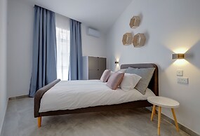 Perfect Location, Modern 2BR Apartment