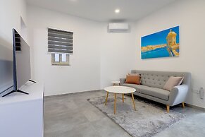 Perfect Location, Modern 2BR Apartment