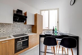 Perfect Location, Modern 2BR Apartment