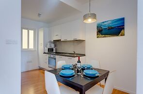 Modern Seaview Apartment, Top Location