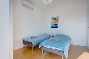 Modern Seaview Apartment, Top Location