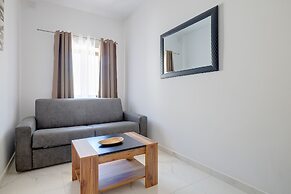Modern 1BR Apartment Steps From the Promenade
