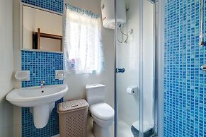 Modern 1BR Apartment Steps From the Promenade