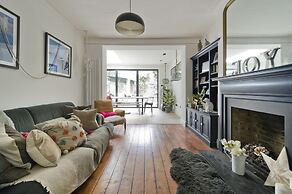 Stunning one Bedroom Flat With Large Terrace in Chiswick by Underthedo