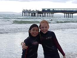 Beach Front 2-bed Apartment With Deck & BBQ