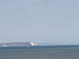 Beach Front 2-bed Apartment With Deck & BBQ